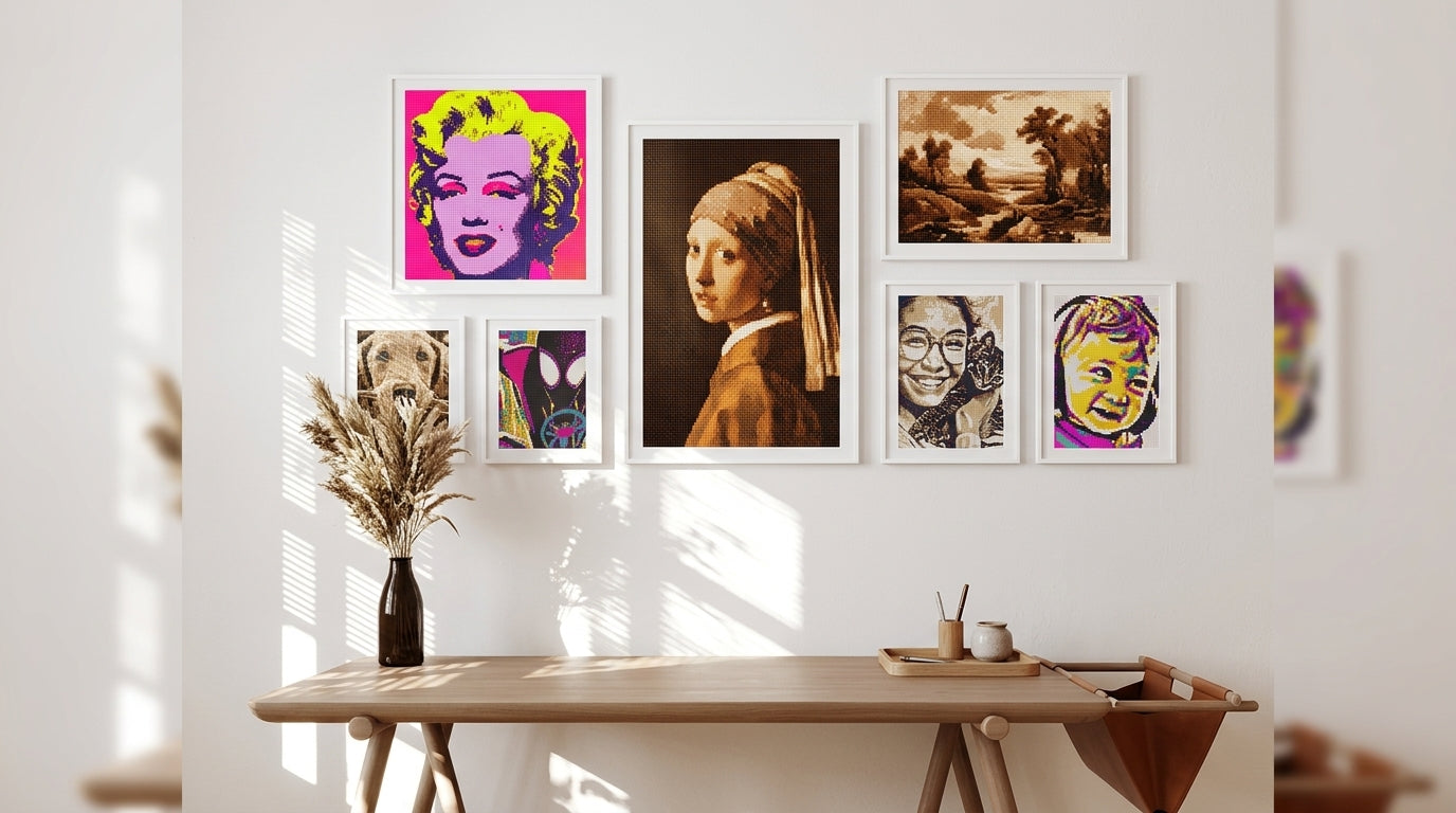 Interior dengan karya Qbrix terpajang di dinding